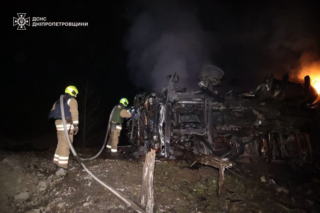 В Днепре потушили пожар, который произошел в результате ракетного удара оккупантов - рис. 4