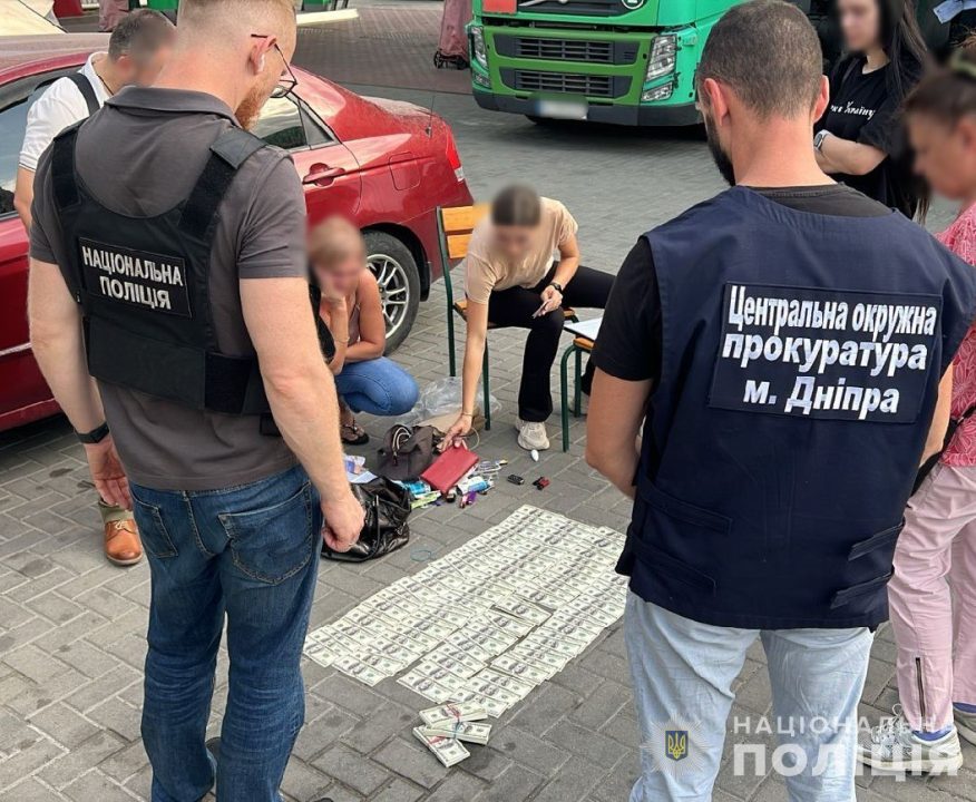 У Дніпрі 53-річна жінка допомагала військовозобов’язаним уникати мобілізації