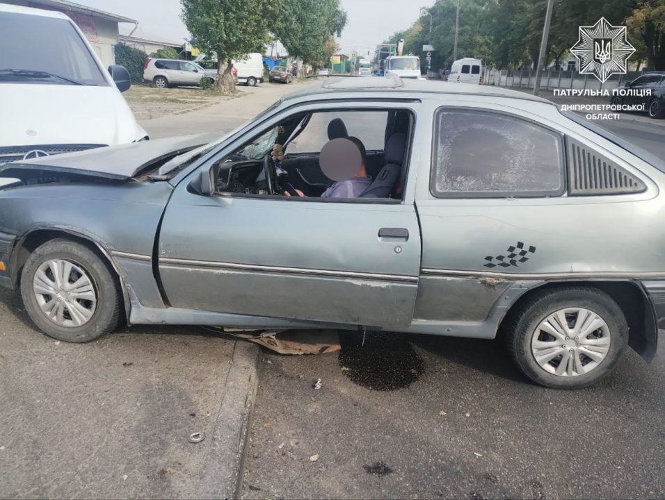 В Днепре пьяный водитель нарушил правила и устроил тройную аварию - рис. 1
