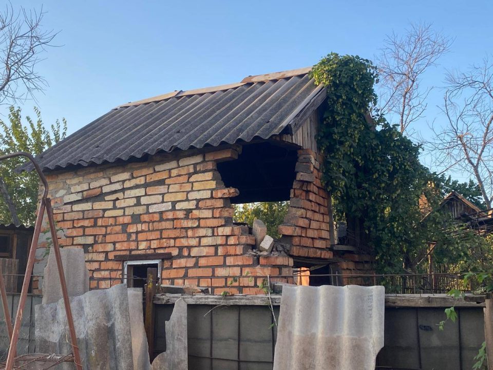 Російські окупанти атакували Нікопольщину: постраждала 62-річна жінка - рис. 1