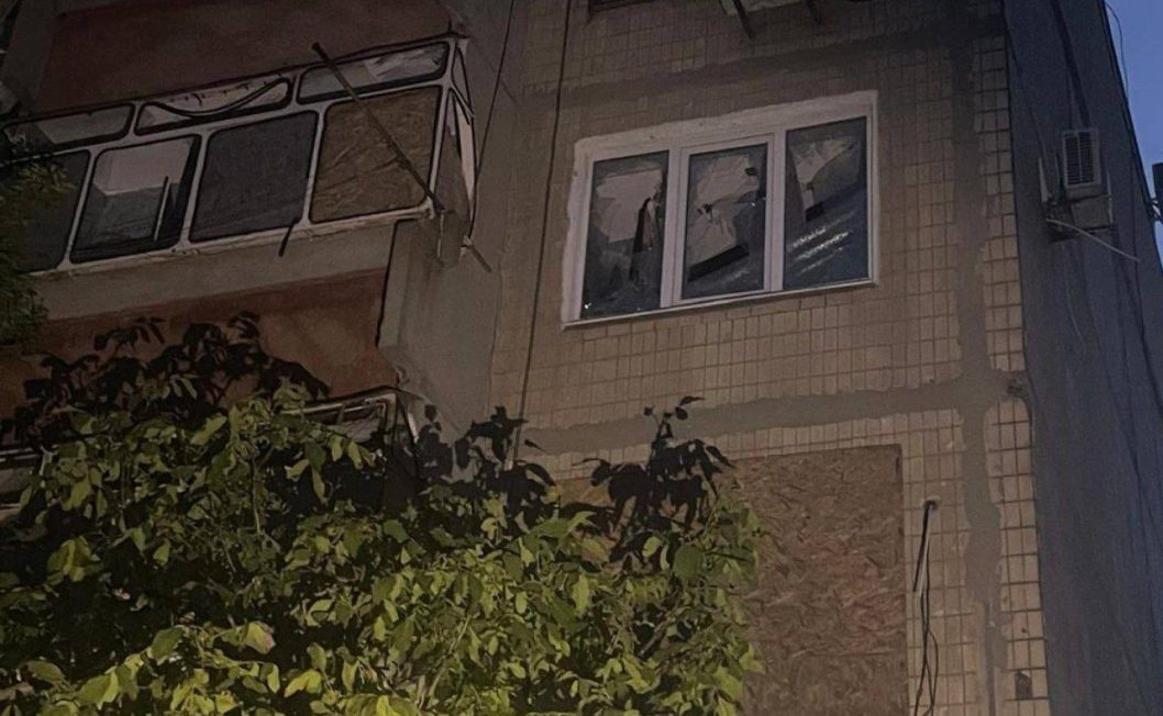 Понівечена інфраструктура та постраждала людина: наслідки нічної атаки на Нікопольщині