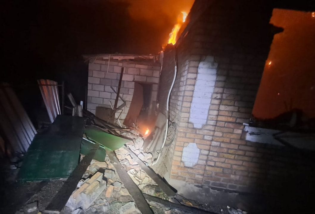 Російські окупанти обстріляли Нікопольщину з артилерії: постраждали двоє чоловіків - рис. 2