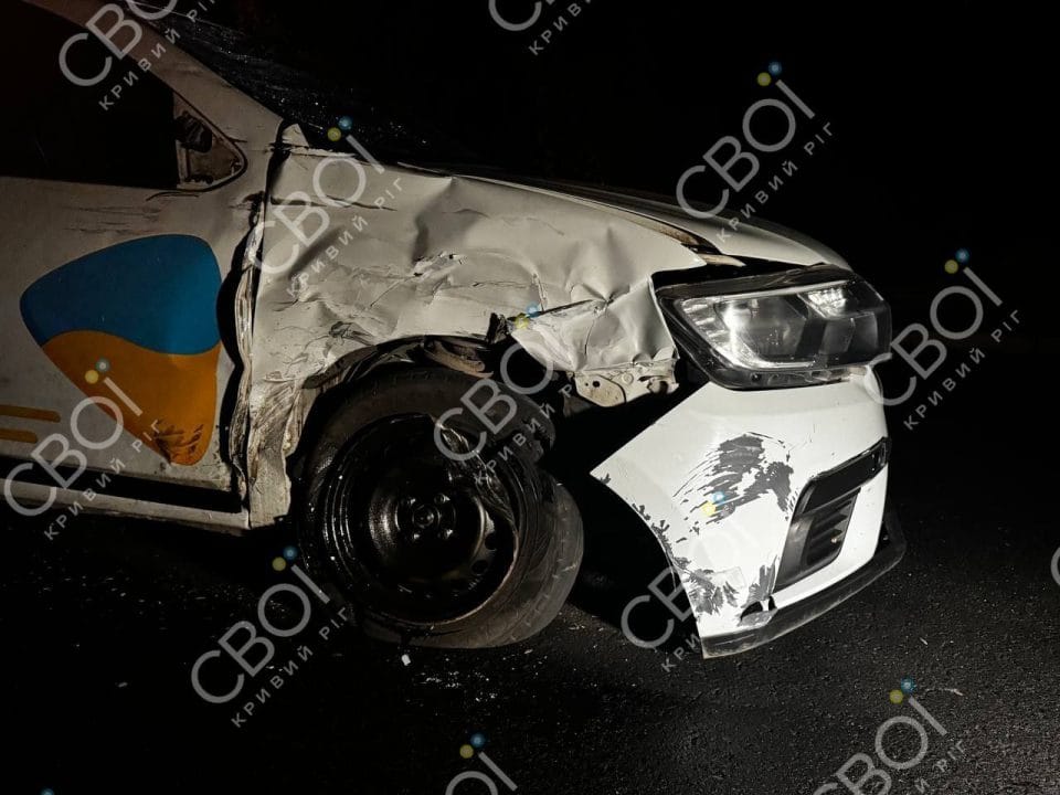 В Кривом Роге на Днепропетровщине такси сбило мотоциклиста: пострадавшего госпитализировали - рис. 4