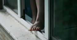 В Днепре ребенок во время игры чуть не выпал из окна многоэтажки - рис. 7