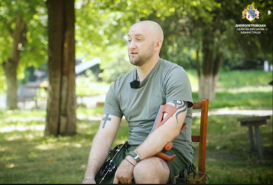 Нога просто трималася на шкірі: історія військового із Дніпра, який отримав поранення на фронті