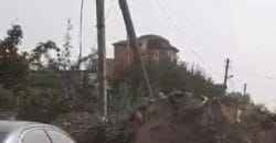 В Днепре житель перекрыл дорогу, навернув кучу глины и мусора - рис. 6