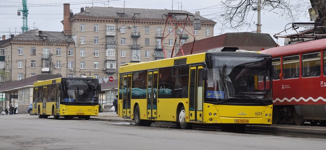 У Дніпрі автобуси та тролейбуси курсуватимуть зі змінами - рис. 1