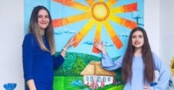 У Дніпрі під'їзд багатоповерхівки прикрасили яскравим українським пейзажем - рис. 1