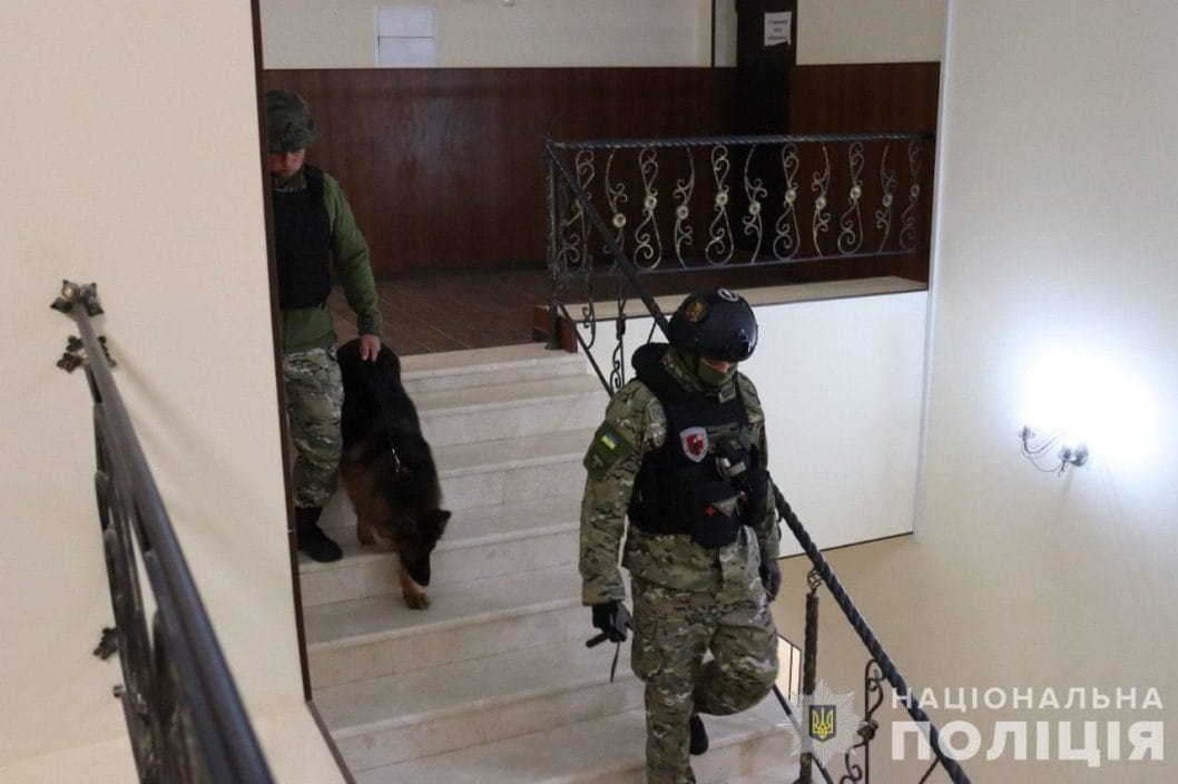 З усієї України надійшло понад 2 000 тисячі повідомлень про замінування: поліція перевірила кожен об'єкт