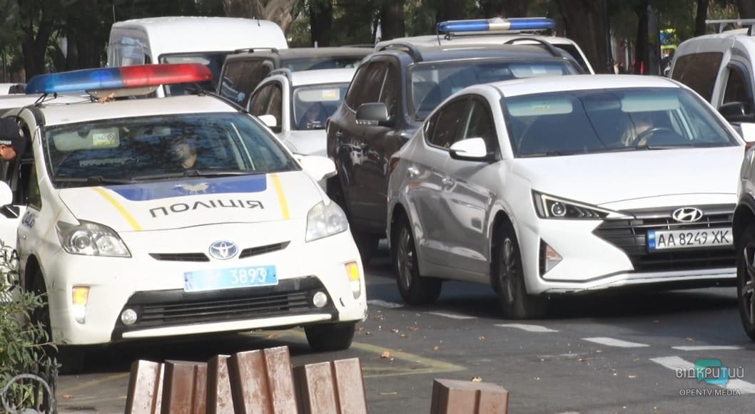 Дніпро до Дня захисників та захисниць зупинився на загальнонаціональну хвилину мовчання