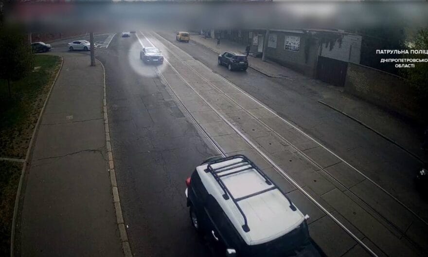 У Дніпрі зупинили водія Bentley, який намагався втекти від патрульних 