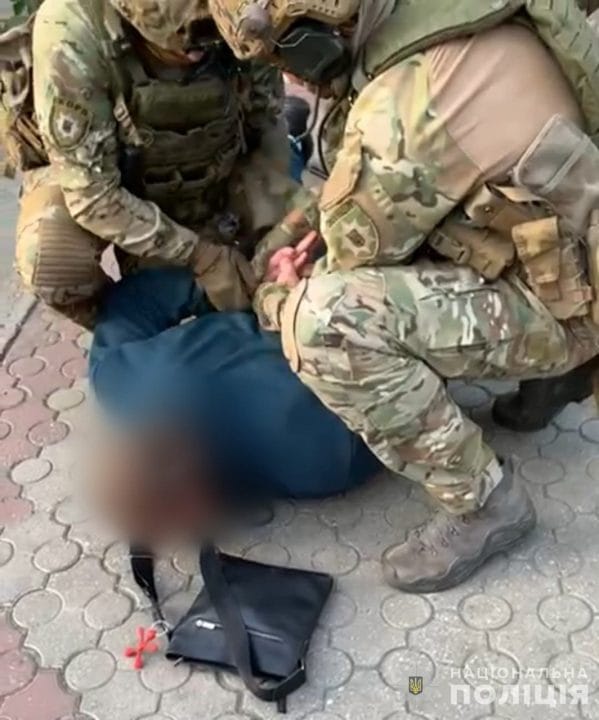 На Днепропетровщине мужчина требовал у женщины деньги за «молчание» - рис. 1