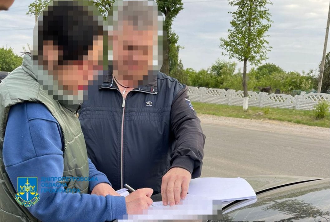 На Днепропетровщине работники ЗАГСа оформляли фиктивные отцовства и браки для выезда за границу - рис. 1