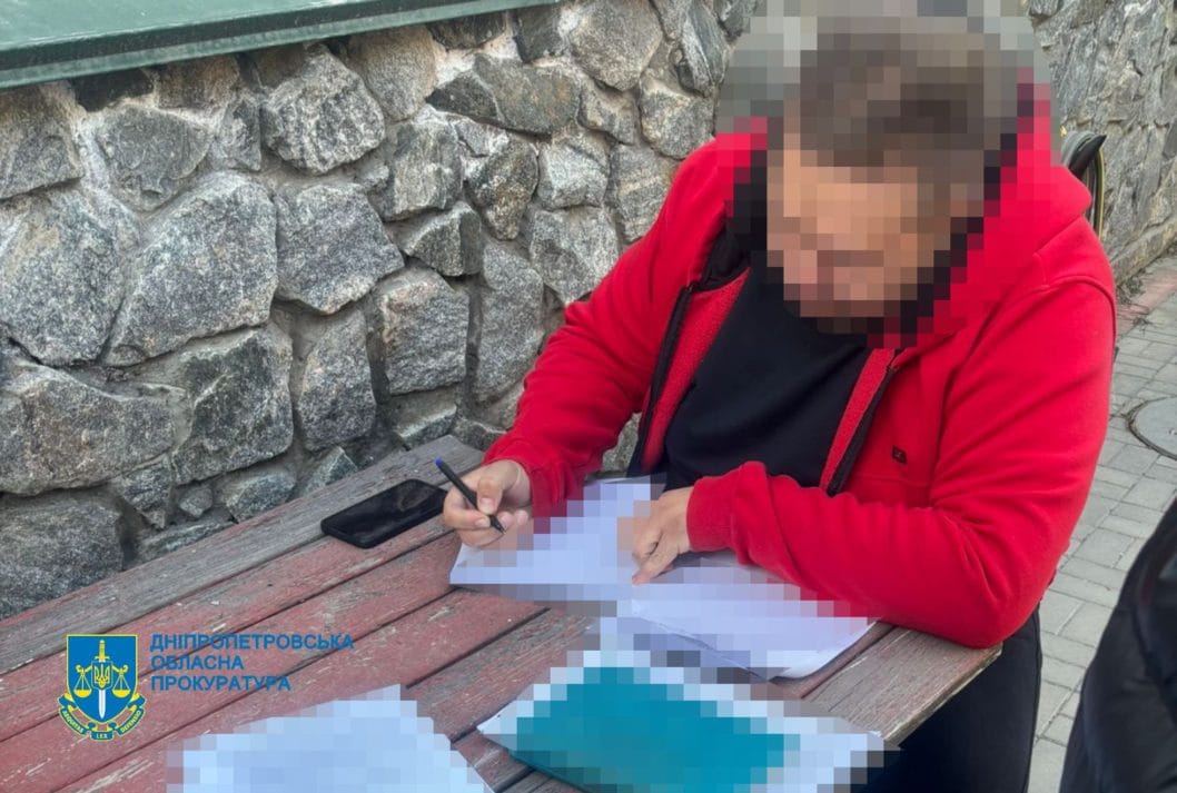 На Дніпропетровщині зловмисники оформлювали фіктивні батьківства та шлюби для виїзду за кордон