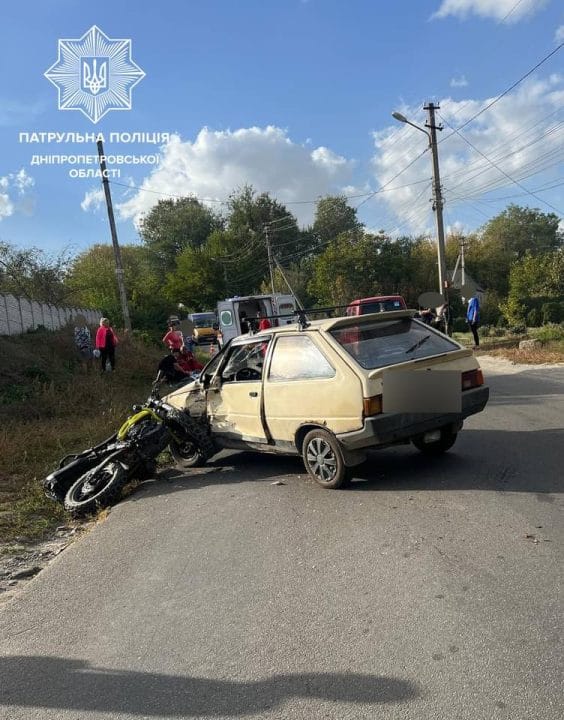 В Днепре два 14-летних парня на мотоцикле попали в ДТП - рис. 1