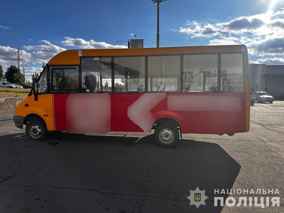 В Кривом Роге водитель маршрутки сбил насмерть пешехода и скрылся с места ДТП - рис. 1