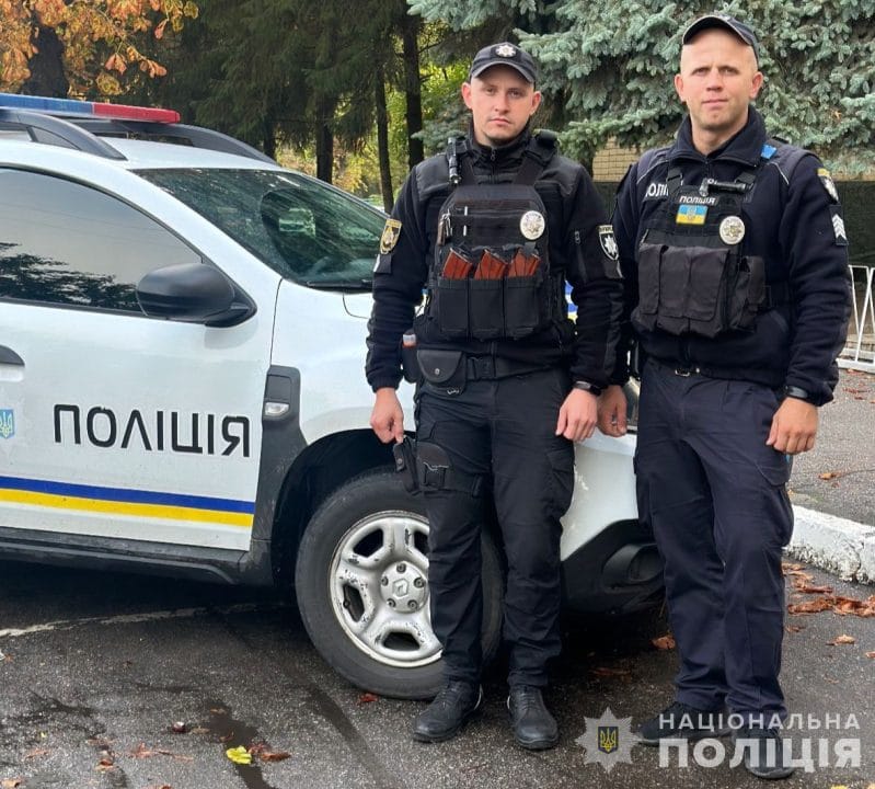 На Дніпропетровщині поліцейські врятували 4-річного хлопчика, який засунув собі у вуха попкорн - рис. 1