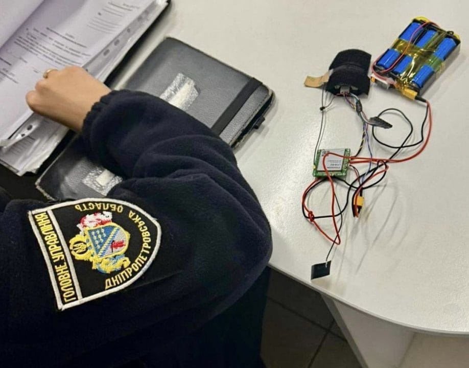 В Днепре будущий водитель пытался сдать на права с помощью скрытой видеокамеры - рис. 1