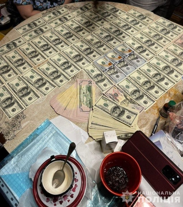 В Днепре сотрудник ТЦК организовал схему уклонения от мобилизации - рис. 1