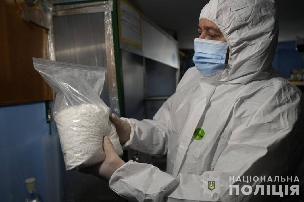 На Дніпропетровщині ліквідували масштабне виробництво, яке продавало амфетамін і солі - рис. 1