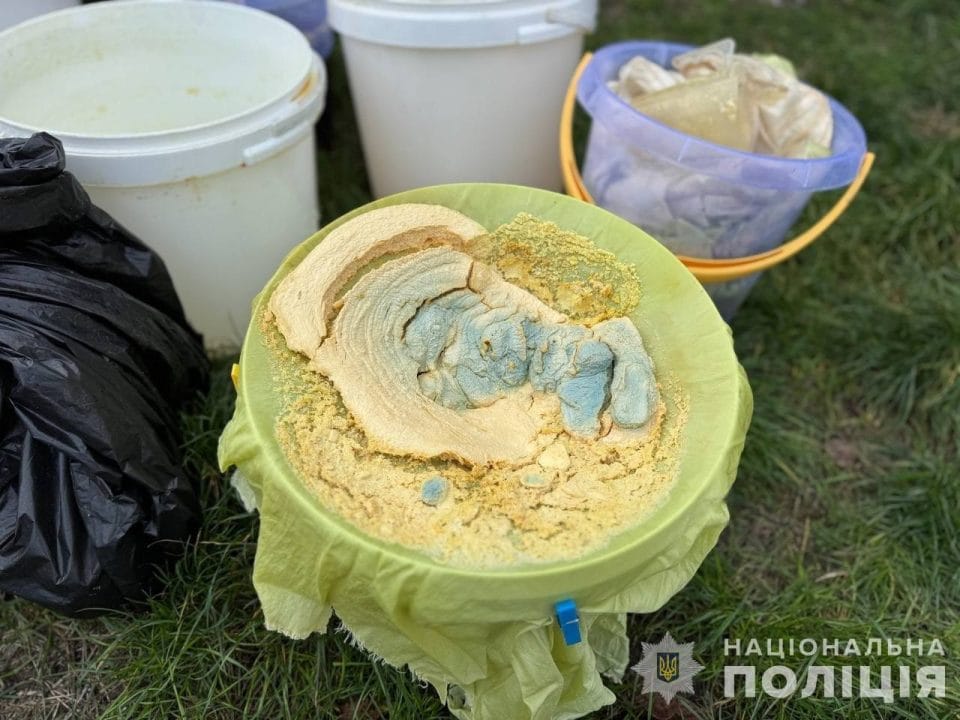 На Дніпропетровщині ліквідували масштабне виробництво, яке продавало амфетамін і солі - рис. 2