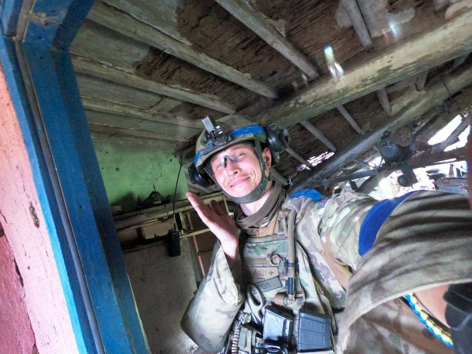 У лікарні Дніпра рятують бойового медика, який підірвався на міні та втратив обидві ноги - рис. 3