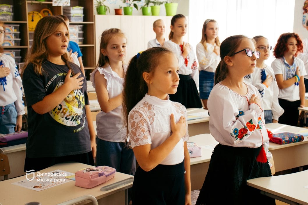 В День защитников и защитниц Украины школьники Днепра собирали боксы поддержки - рис. 2