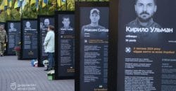 У Дніпрі відкрили третю частину проєкту «Історії Героїв»: нові світлини та історії полеглих захисників на меморіальній алеї