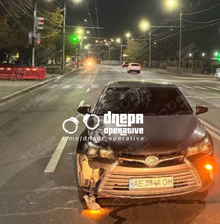 У Дніпрі авто збило двох підлітків на пішохідному переході