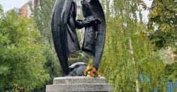 В Днепре почтили память жертв трагедии на улице Мандрыковской - рис. 8