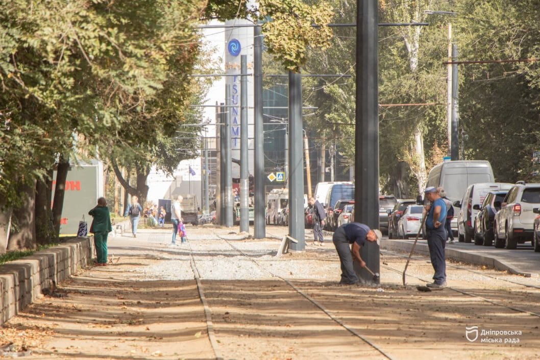 У Дніпрі комплексно оновлюють площу Соборну, де вперше у місті влаштовують віденські платформи  - рис. 1