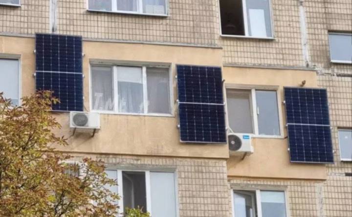Какие времена, такие и утепления: днепрянин установил на фасаде дома солнечные батареи - рис. 1
