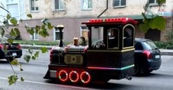 По улицам Днепра ездил праздничный поезд - рис. 1