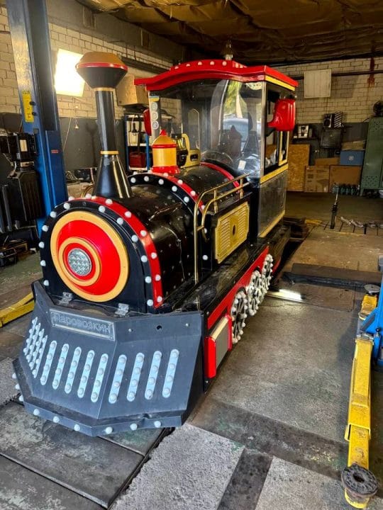 По улицам Днепра ездил праздничный поезд - рис. 2