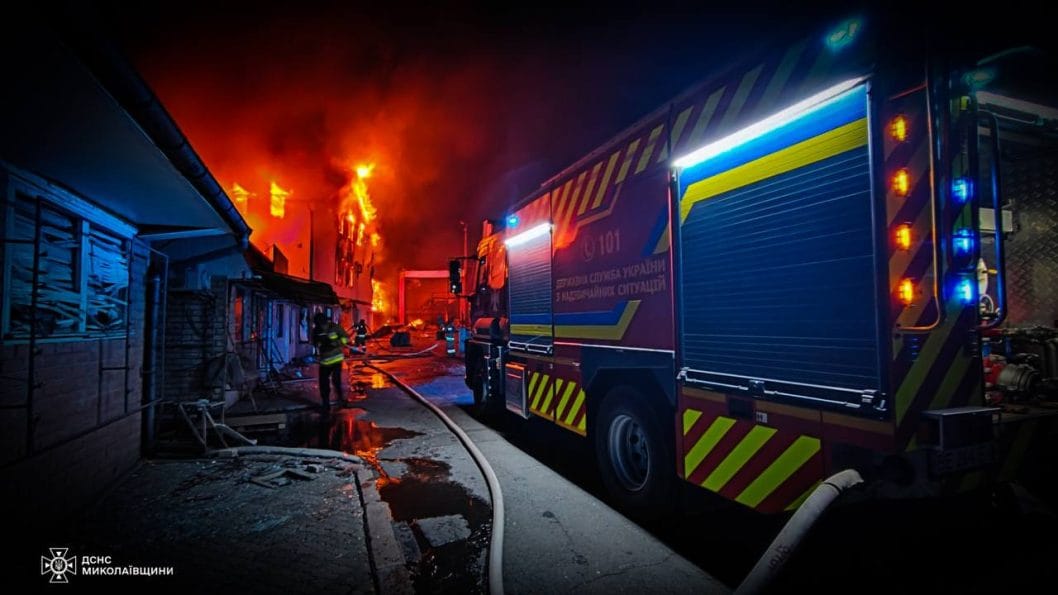 1 загибла та 16 поранених: російські терористи атакували ракетами С-300 Миколаїв