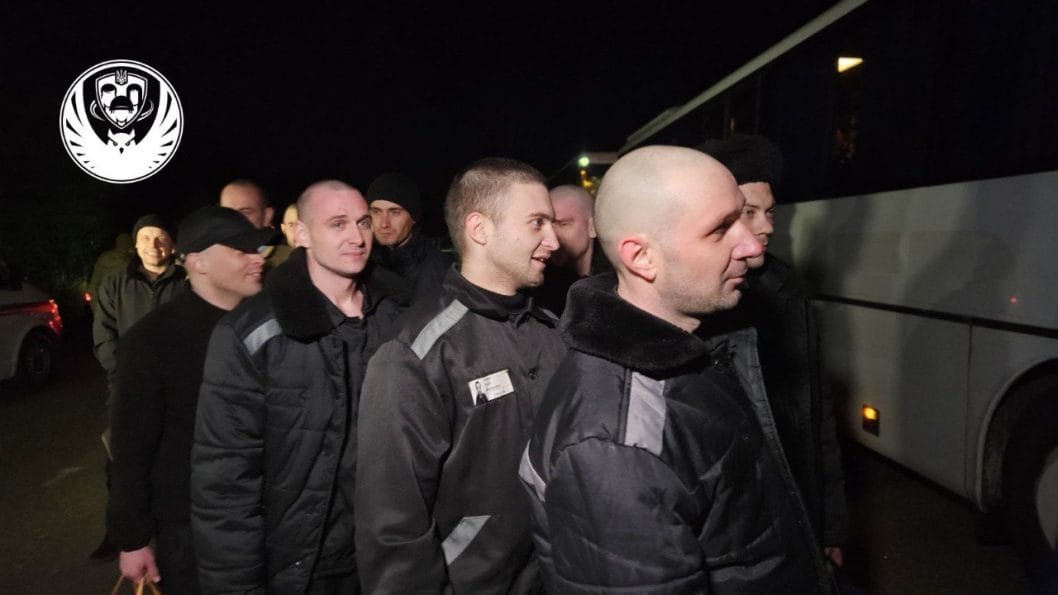 Украина вернула из российского плена 95 военных - рис. 4