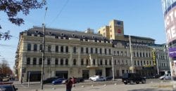 В Днепре камень, упавший с фасада дома, чуть не убил прохожего - рис. 16